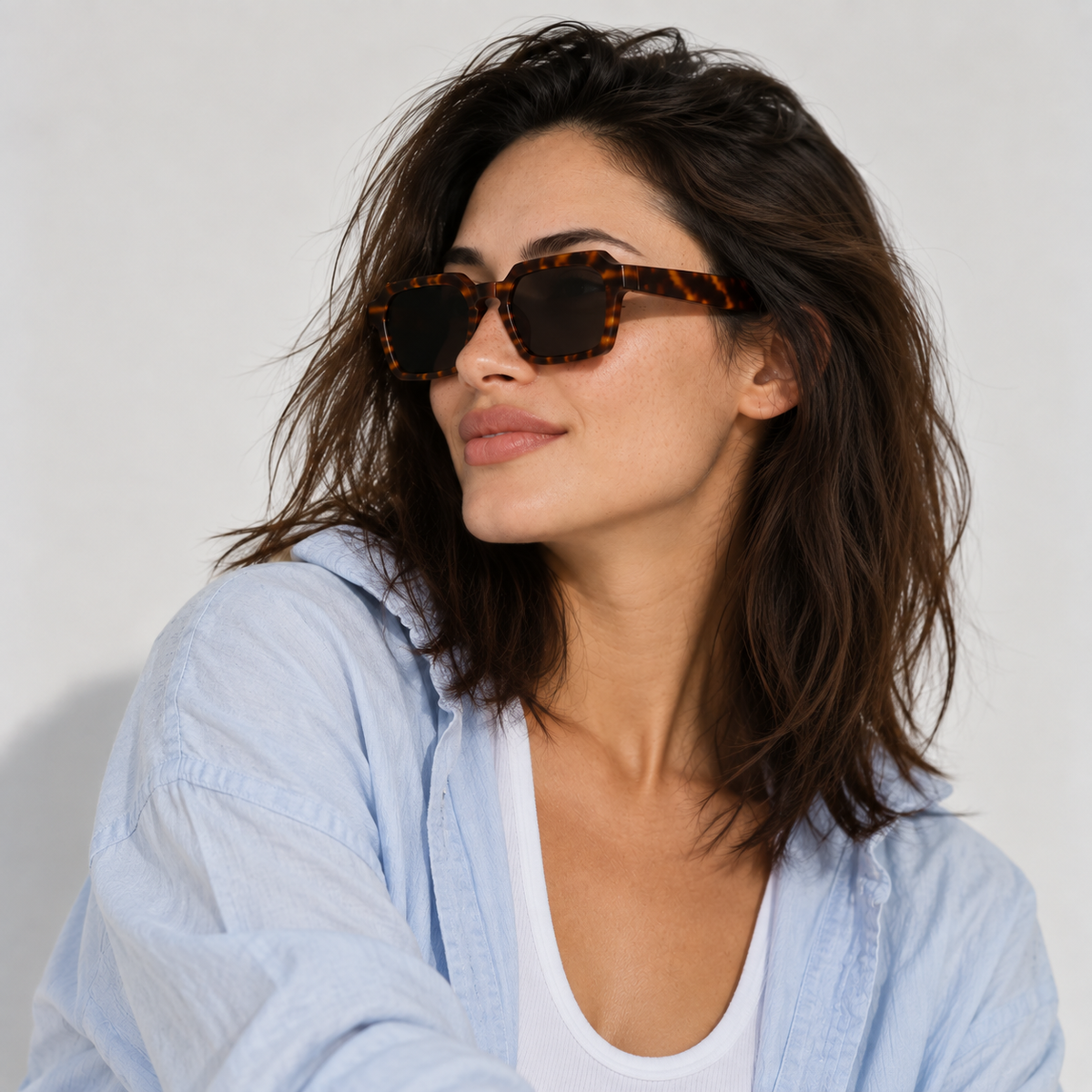 SET 01 — Checkout sunglasses in Tortoiseshell with grey lenses, worn by a model, three-quarter