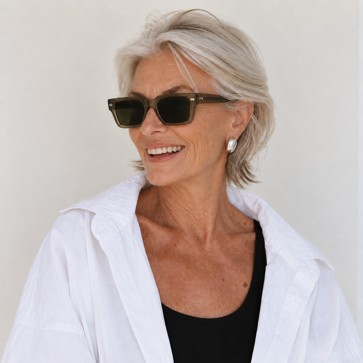 SET 03 — Motel sunglasses in Green with green lenses, worn by a model, three-quarter