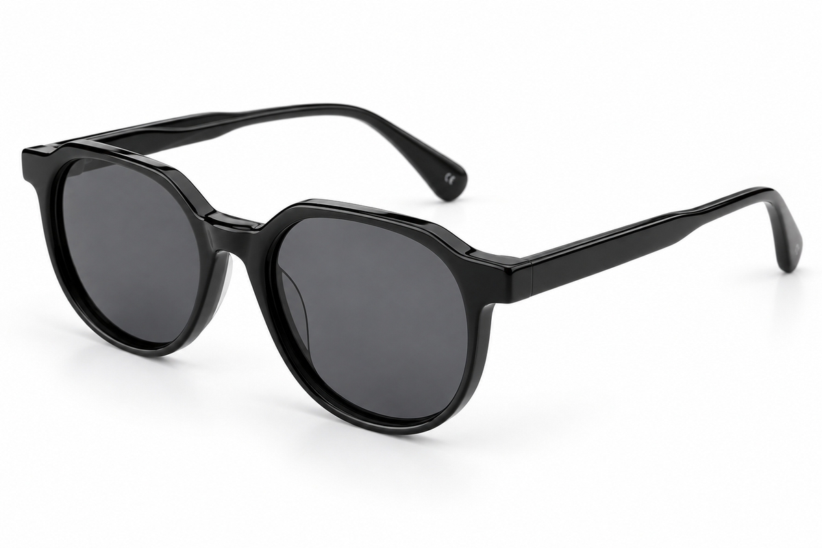 SET 04 — Picnic sunglasses in Black with grey lenses, three-quarter view