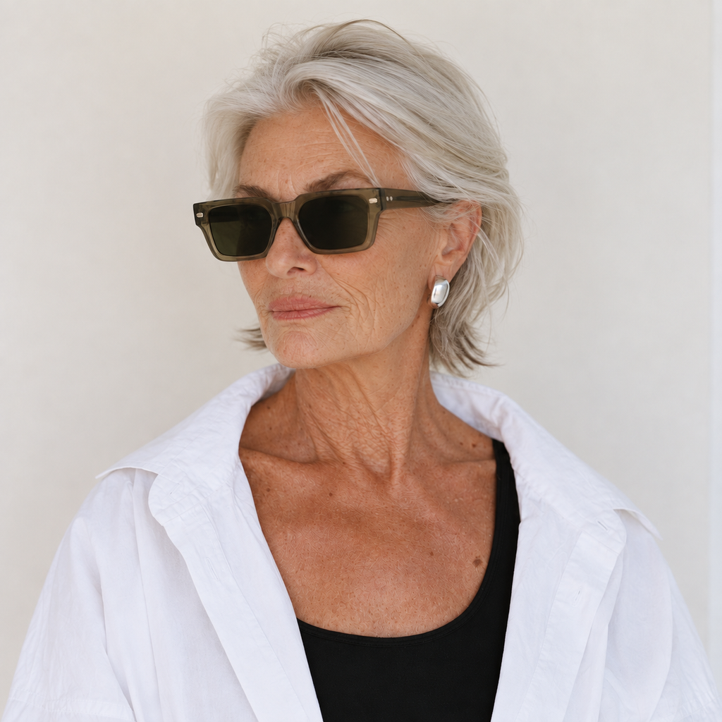 SET 03 — Motel sunglasses in Green with green lenses, worn by a model, three-quarter