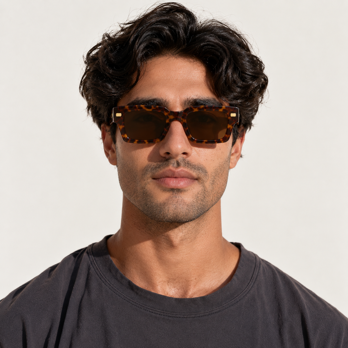 SET 03 — Motel sunglasses in Tortoiseshell with brown lenses, worn by a model, front