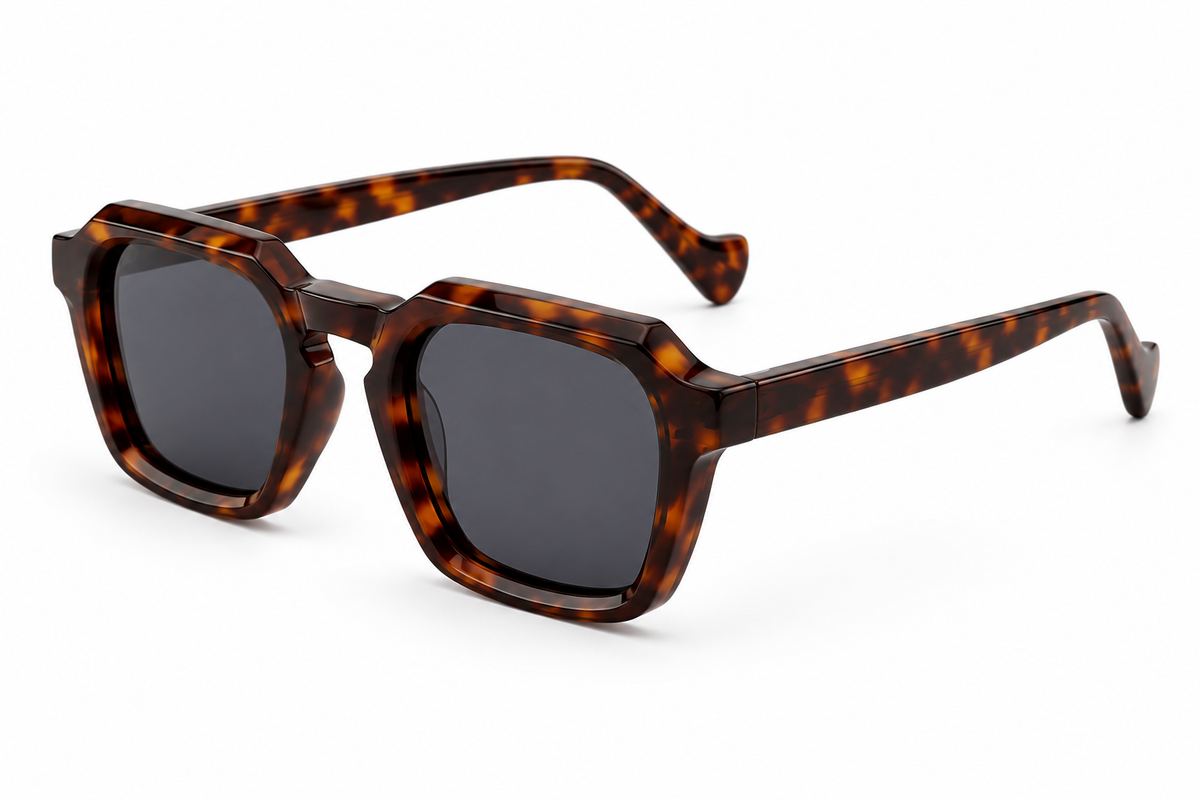 SET 01 — Checkout sunglasses in Tortoiseshell with grey lenses, three-quarter view